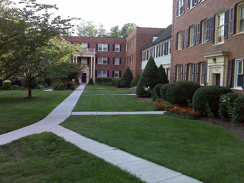 2nd image of 2139 Suitland Ter SE APT 302