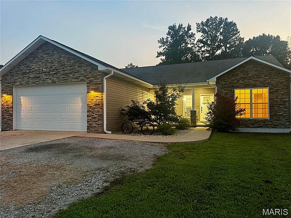 2nd image of 215 Crooked Pine Ln