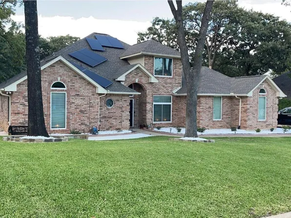1449 Spinnaker Ln, Azle, TX 76020