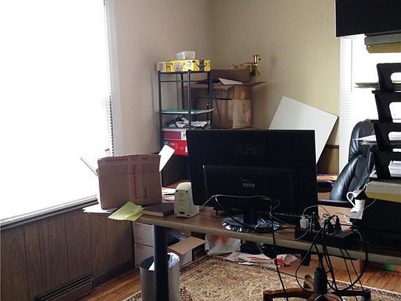 2nd image of 308 Willow Dr NE