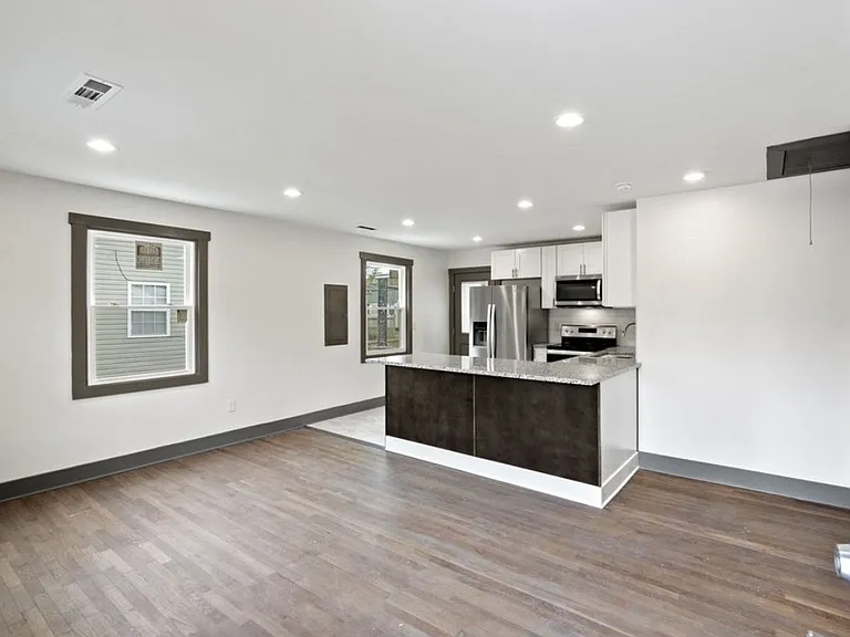 2713 Vance Ave — Photo 4