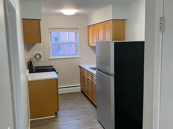 4th image of 84 Essex St APT 16B