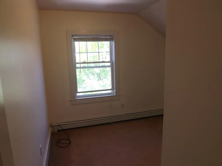 185 Center Ave — Photo 16