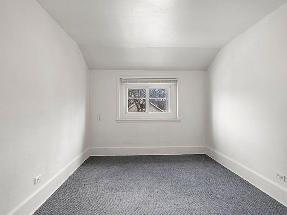 3rd image of 825 Park Ave #1/2