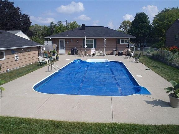 4th image of 2704 Inland Dr