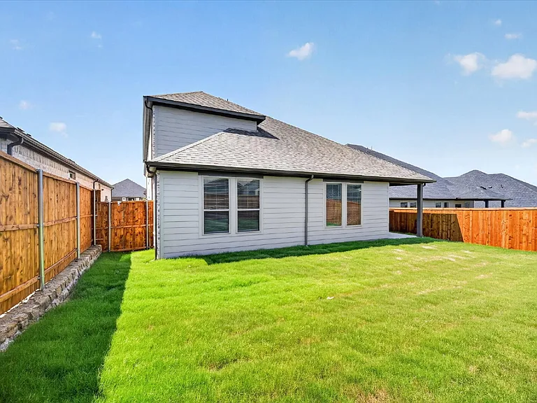 713 Summerberry Dr — Photo 16