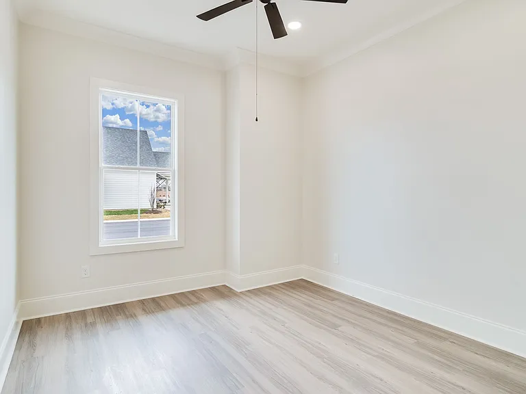 102 Perth Pl — Photo 44