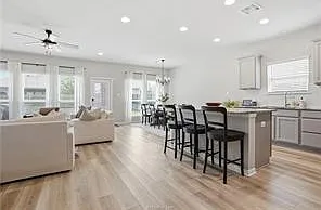 4 bed, 1850 sqft, $2,550 — Photo 3