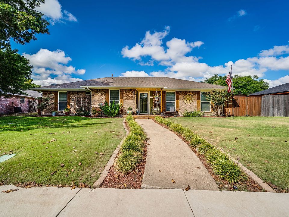 1st image of 204 Hacienda Dr