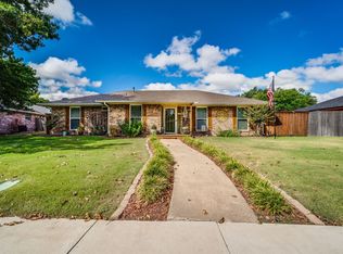 204 Hacienda Dr, Waxahachie, TX 75165