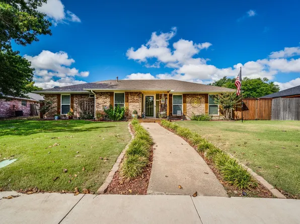 204 Hacienda Dr, Waxahachie, TX 75165