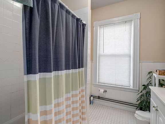 5th image of 195 Green St APT 3