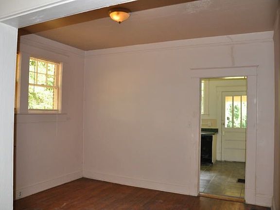 4th image of 618 Bradford St NW