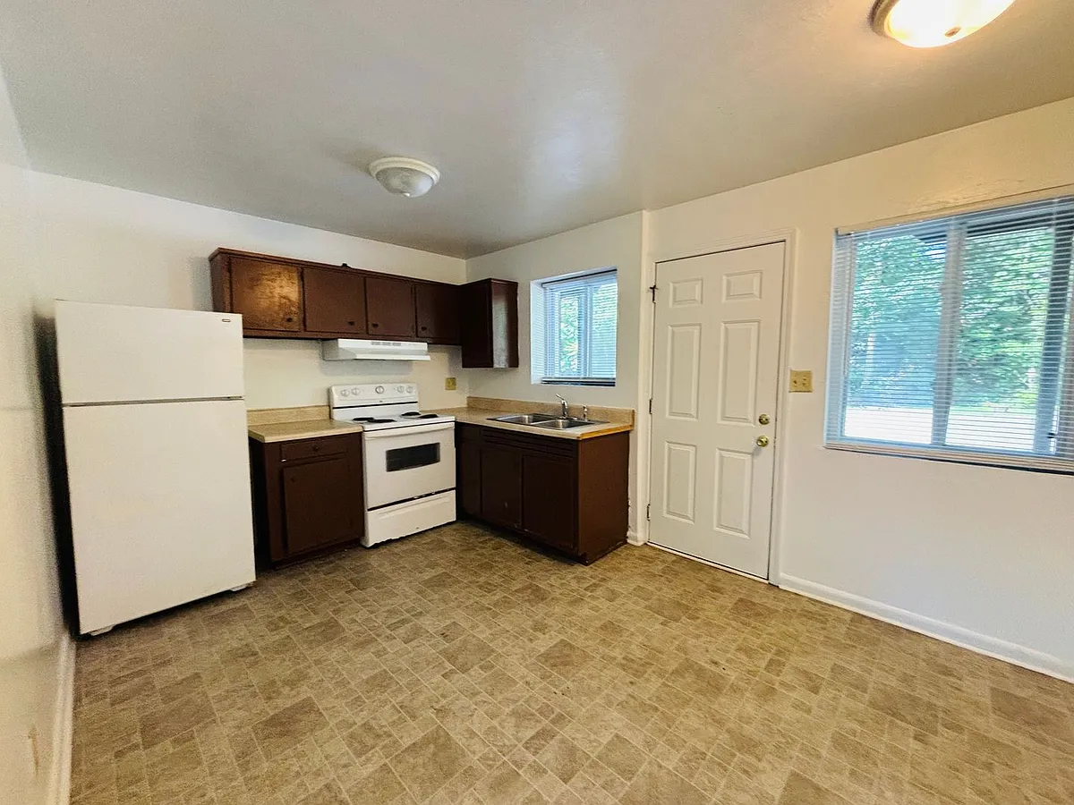 Building Photo - 109-110 Northview Dr