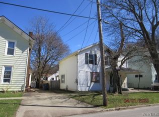 148 Chapel St, Lockport, NY 14094