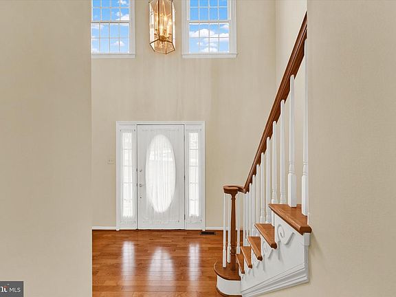 4th image of 814 N Pine Ridge Ct