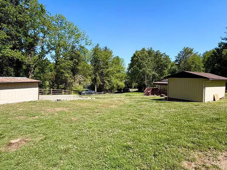 820 Emma Rd — Photo 16