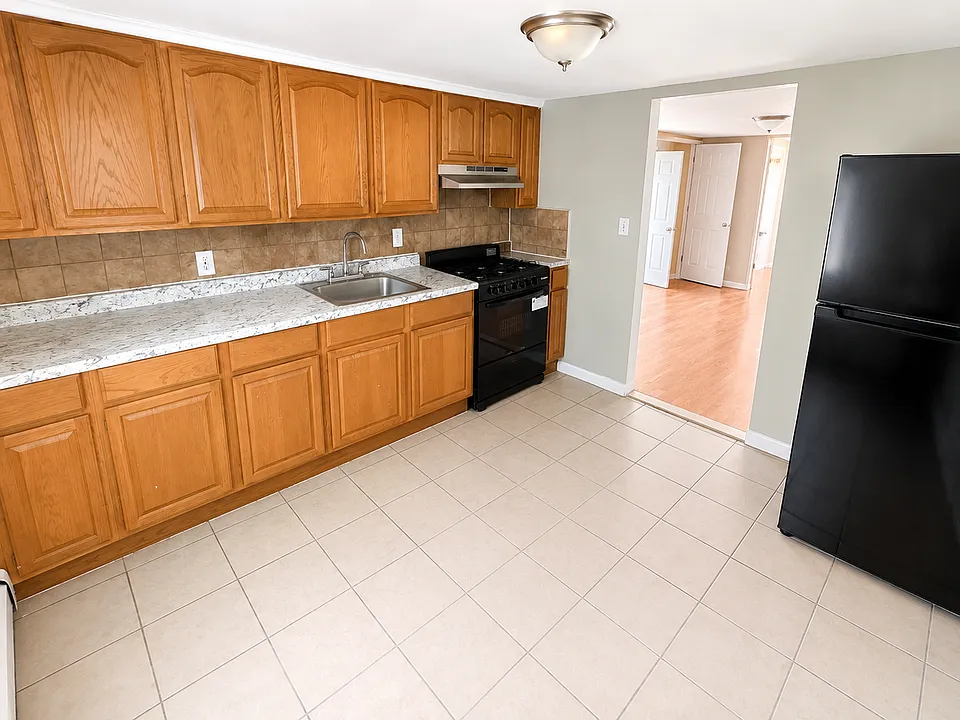 35 Grace St #3