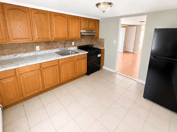 35 Grace St Floor 3, Irvington, NJ 07111