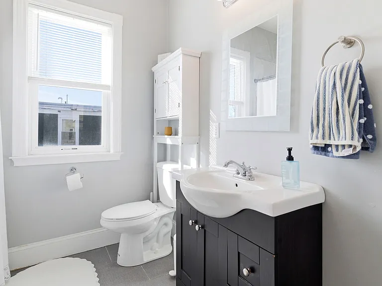 645 E 6th St #2 — Photo 20