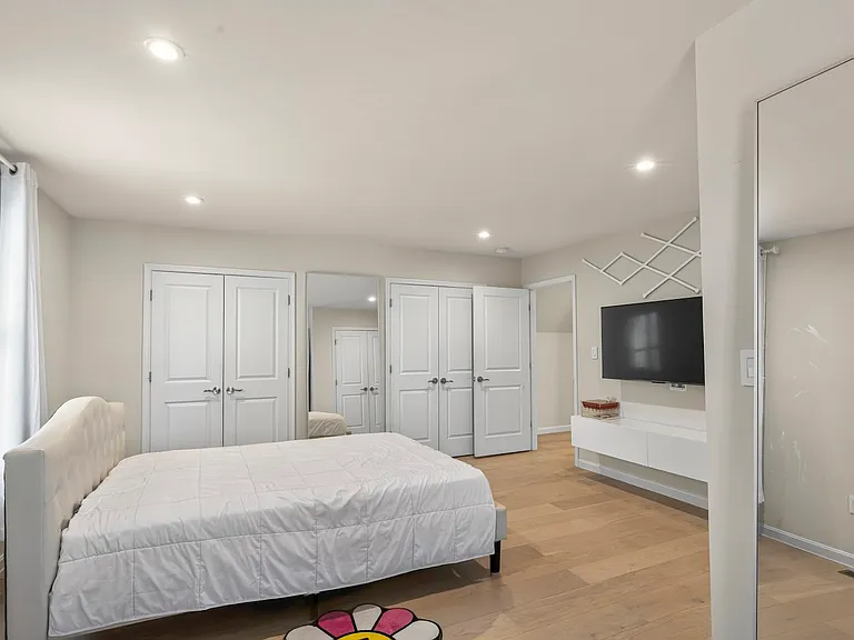 1303 Maple View Pl SE — Photo 45