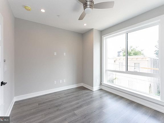 5th image of 2127 N Randolph St