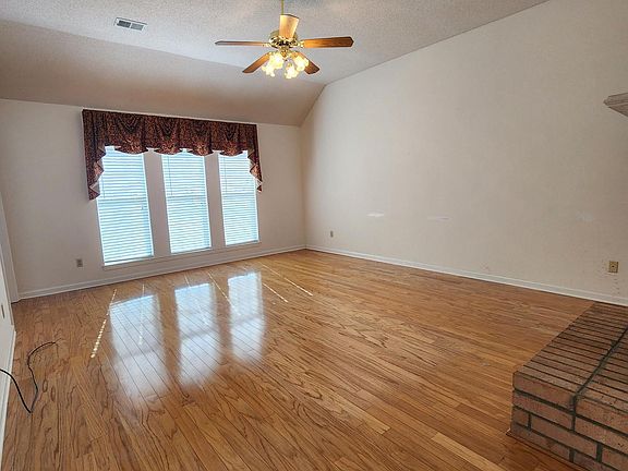 4th image of 1826 Pecan Meadows Dr