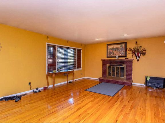4th image of 8374 Sunrise Ave