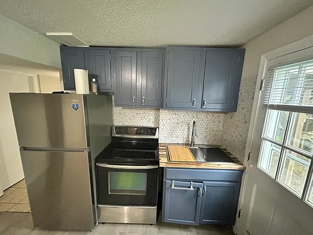 1147 S Curtis St — Photo 10