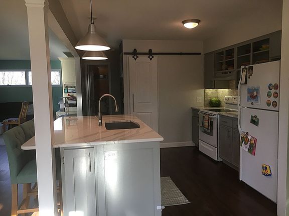 3rd image of 2408 Russit Dr NE