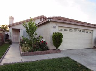 569 Award Dr, Colton, CA 92324