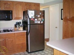 2835 Quincy Dr, Troy, MI 48085