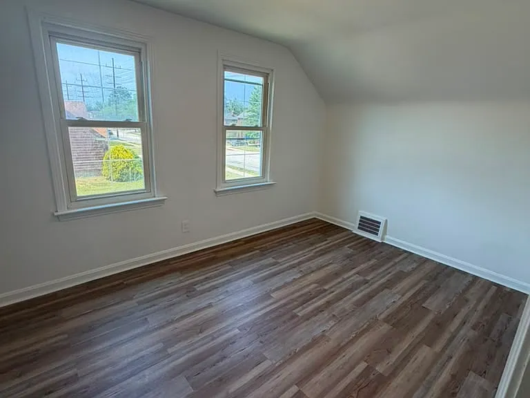 760 Babbitt Rd — Photo 17