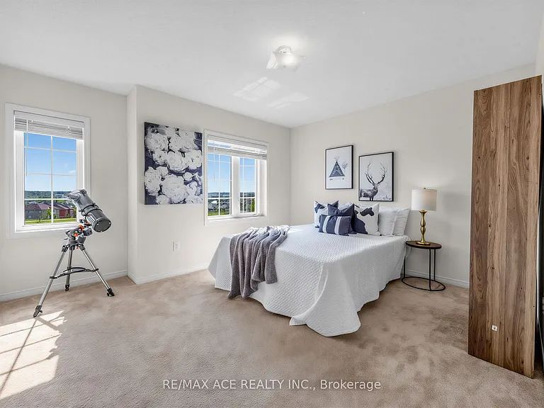 35 Turnerbury Ave — Photo 14