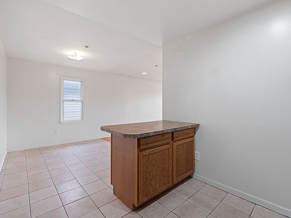 5th image of 82 Tuers Ave APT 2
