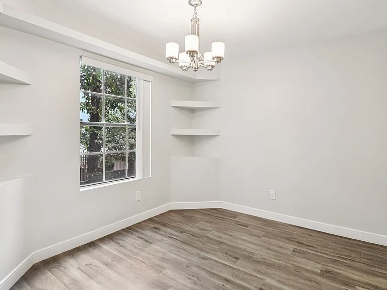 960 N. Alfred — Photo 30