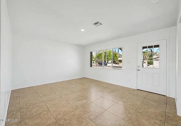 2601 E Dahlia Dr — Photo 8