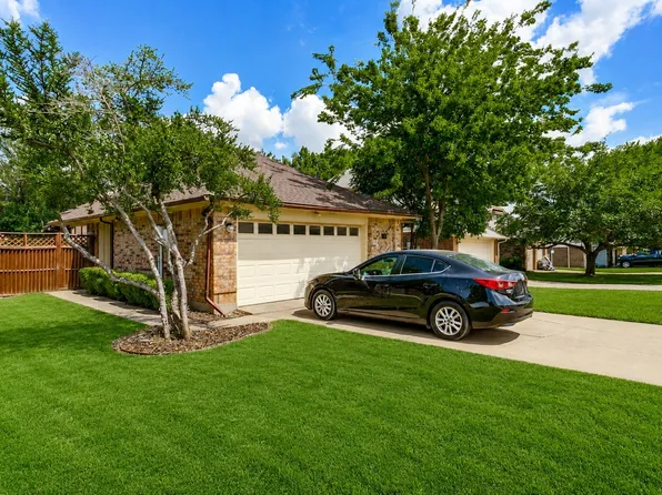 919 Boxwood Dr, Lewisville, TX 75067