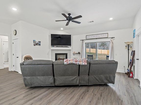 3rd image of 3 Aycock Ln