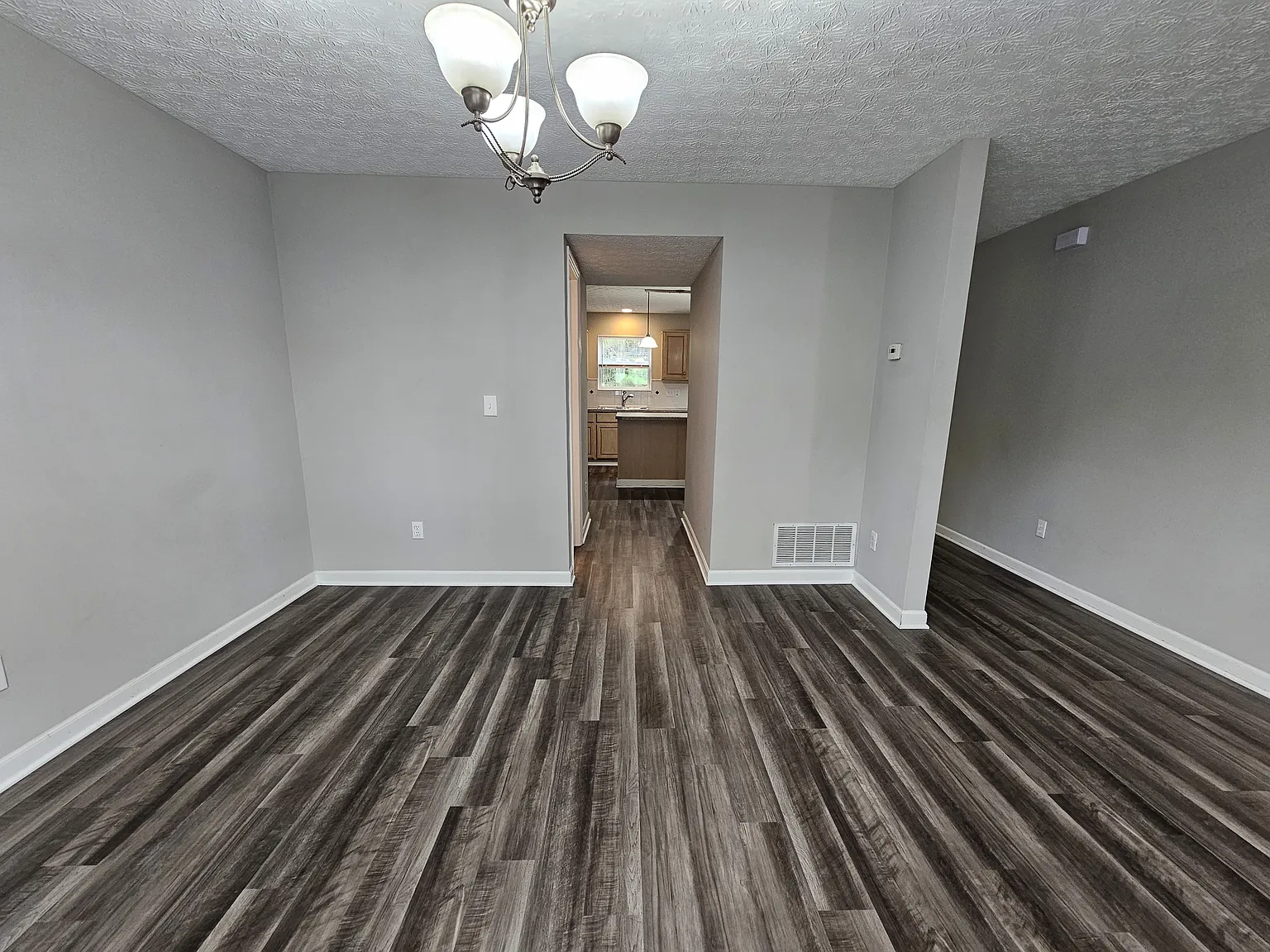 4 bed, 2.5 bath, 1989 sqft, $2,695 — Photo 2