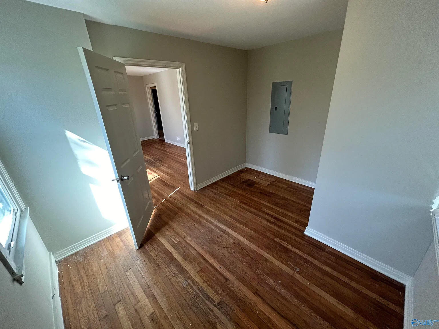 3 bed, 1.0 bath, 1300 sqft, $1,100 — Photo 4
