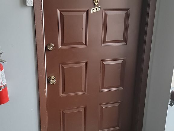 Front (North) entrance of Apt