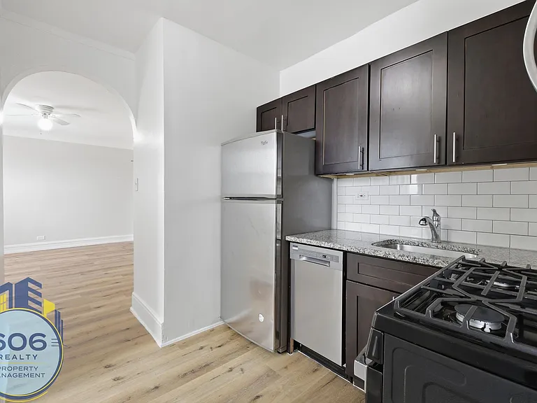 The Ashland Tower Modern Living in the Heart of Rogers Park — Photo 6