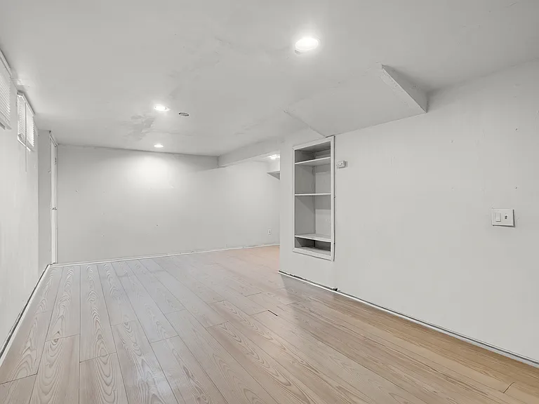 685 Ithaca Pl — Photo 7