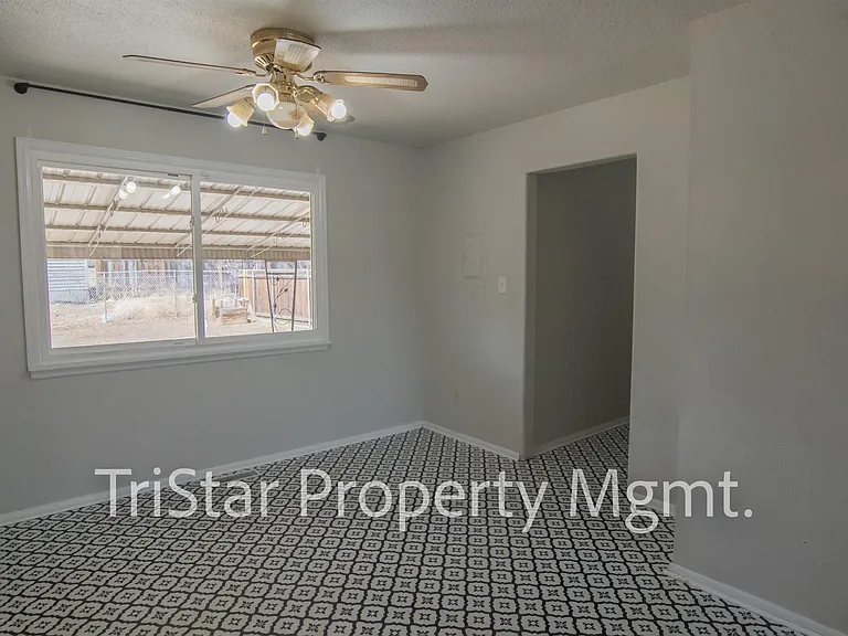 3413 Greenwood Cir — Photo 4