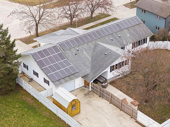 5th image of 713 Maple Ave