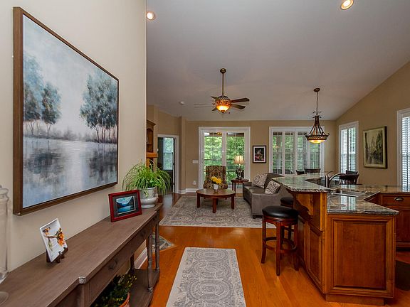 5th image of 202 Bellewood Dr