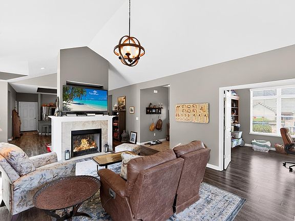 3rd image of 102 Colonial Woods Dr