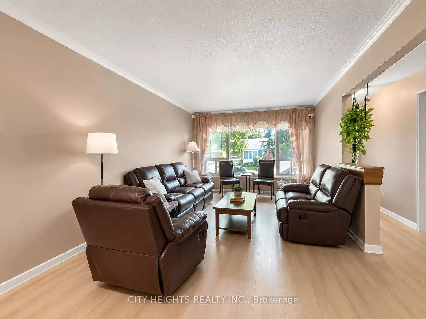 4 bed, $2,900 — Photo 3