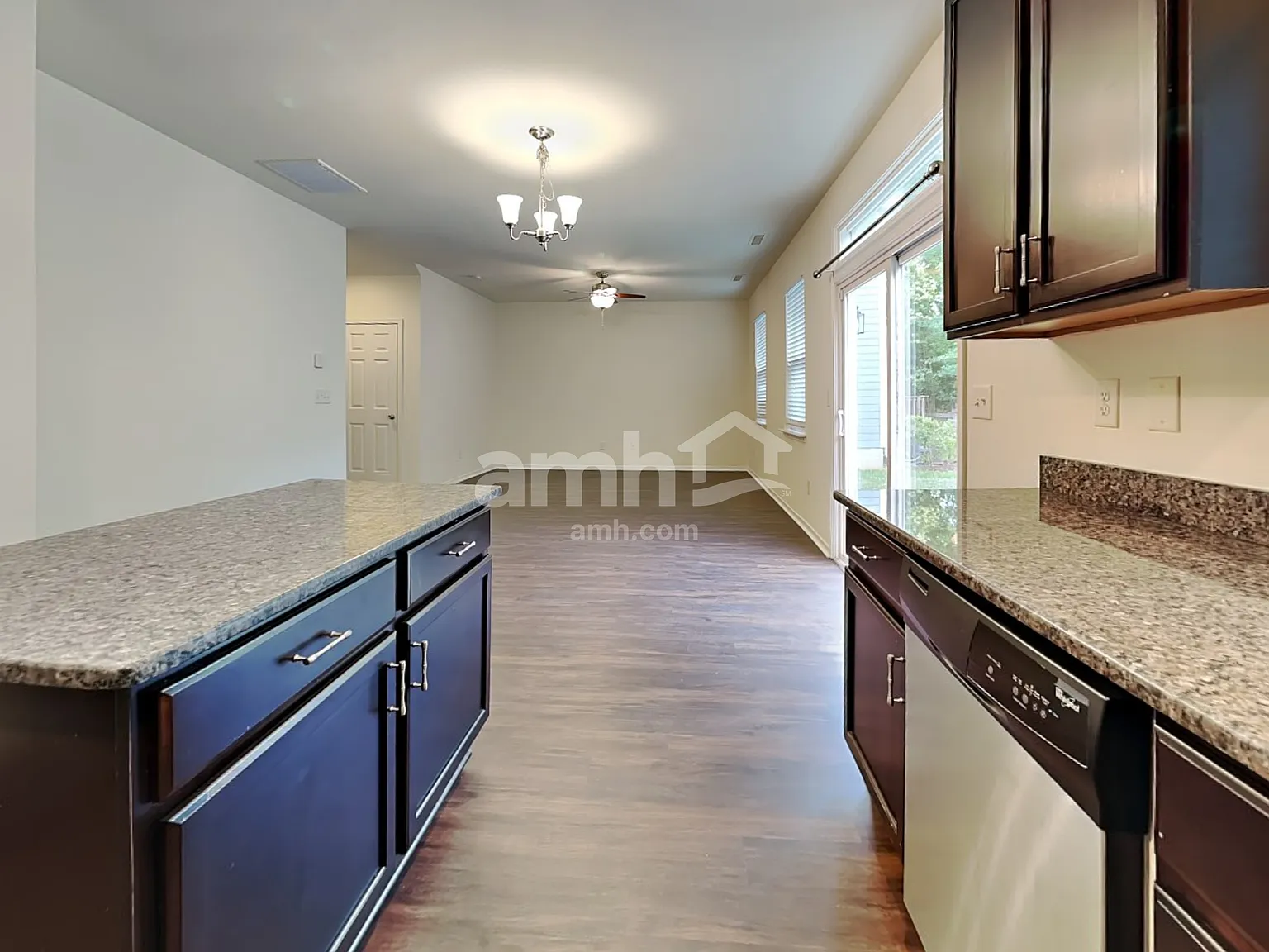 4 bed, 2.5 bath, 1881 sqft, $2,205 — Photo 3
